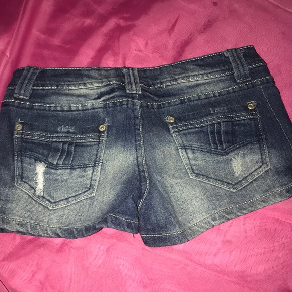 Shorts - Picture 2 of 3